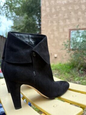 Gorgeous, cushioned Sarah Flint foldover heeled booties
